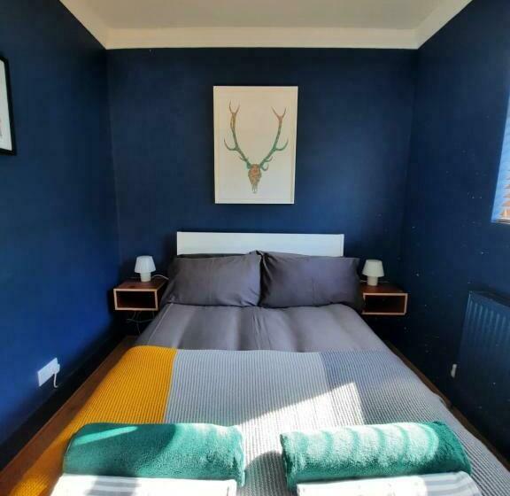 Stylish, Spacious, 2 Bed Garden Flat Close To Sea