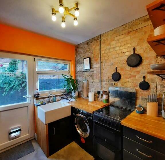 Stylish, Spacious, 2 Bed Garden Flat Close To Sea