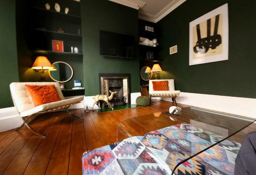 Stylish, Spacious, 2 Bed Garden Flat Close To Sea