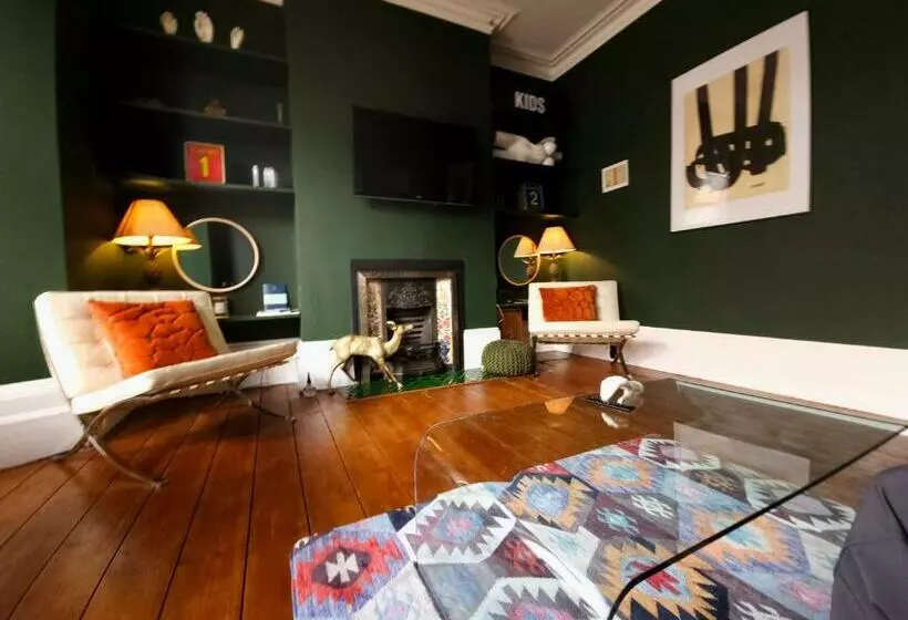 Stylish, Spacious, 2 Bed Garden Flat Close To Sea