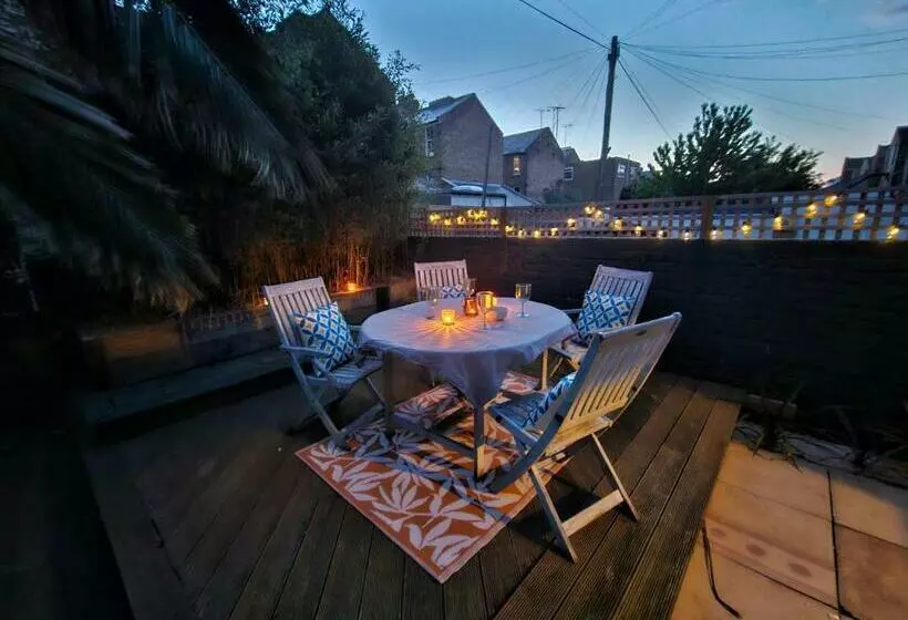Stylish, Spacious, 2 Bed Garden Flat Close To Sea