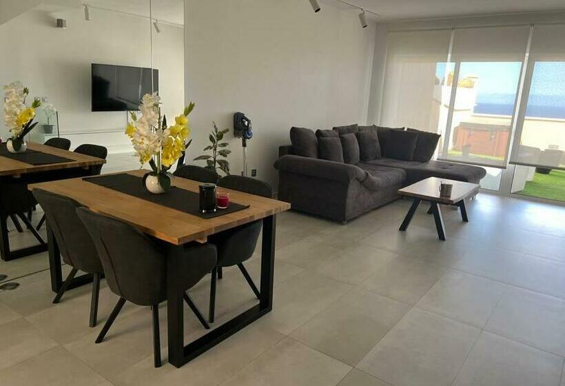 Casa Adosada De Lujo Con Piscina Y Vistas Al Mar