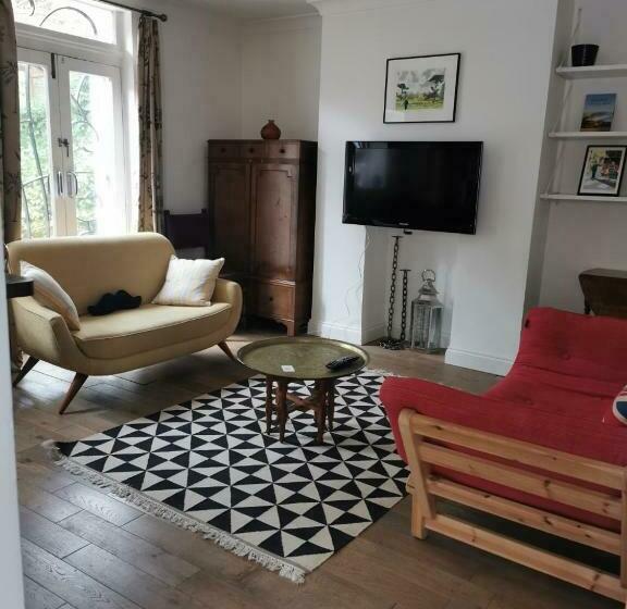 Charming Garden Flat