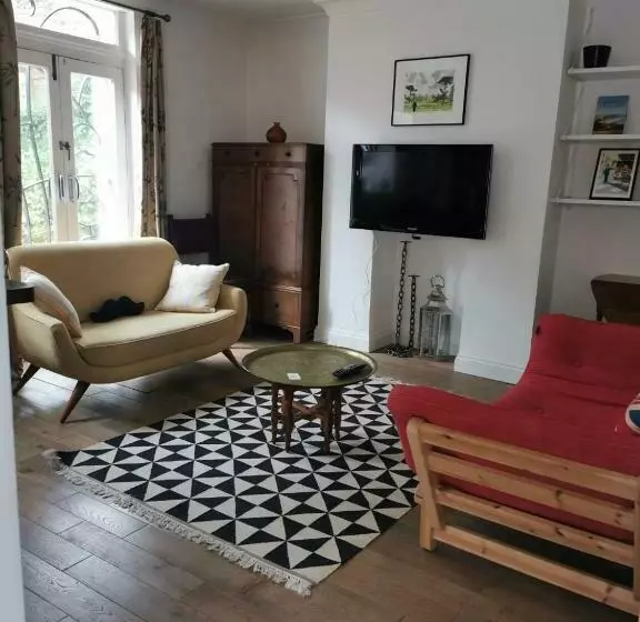 Charming Garden Flat