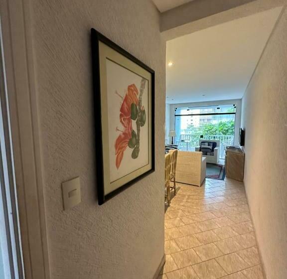 Guarujá Praia Das Pitangueiras A 50 Metros Do Mar