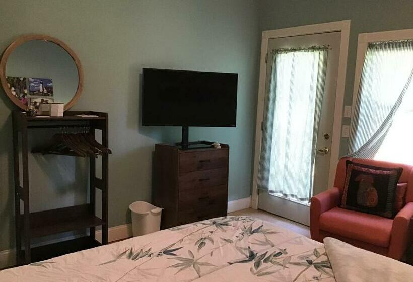 بنسيون Adorable Garden Suite