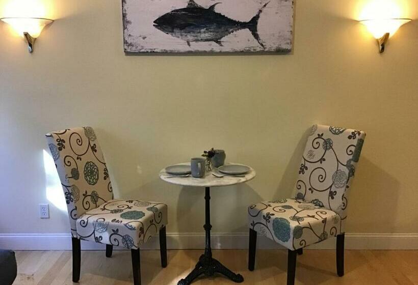 بنسيون Adorable Garden Suite