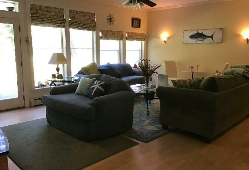 بنسيون Adorable Garden Suite