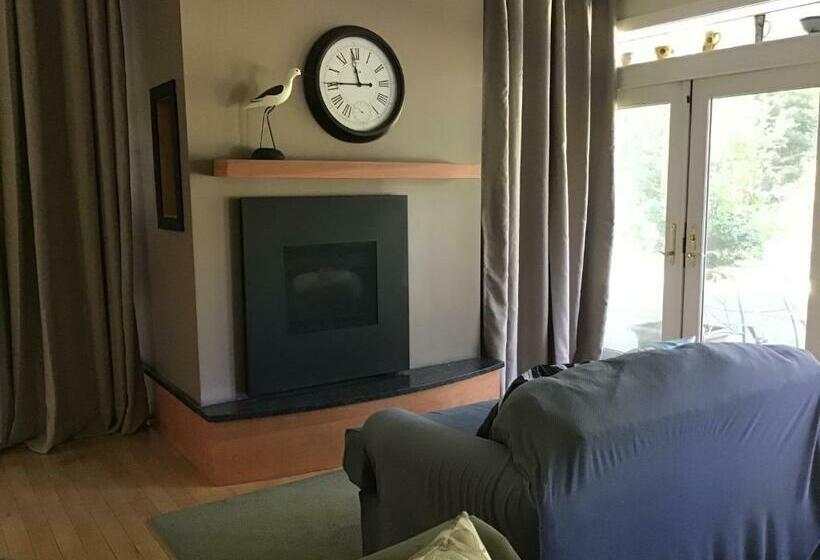 بنسيون Adorable Garden Suite