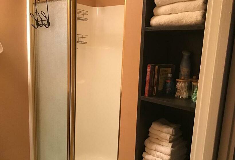 بنسيون Adorable Garden Suite