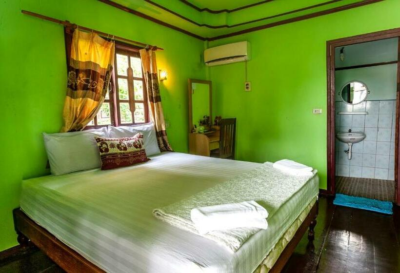 Majatalo Lao Long Riverside And Budget Garden Guesthouse