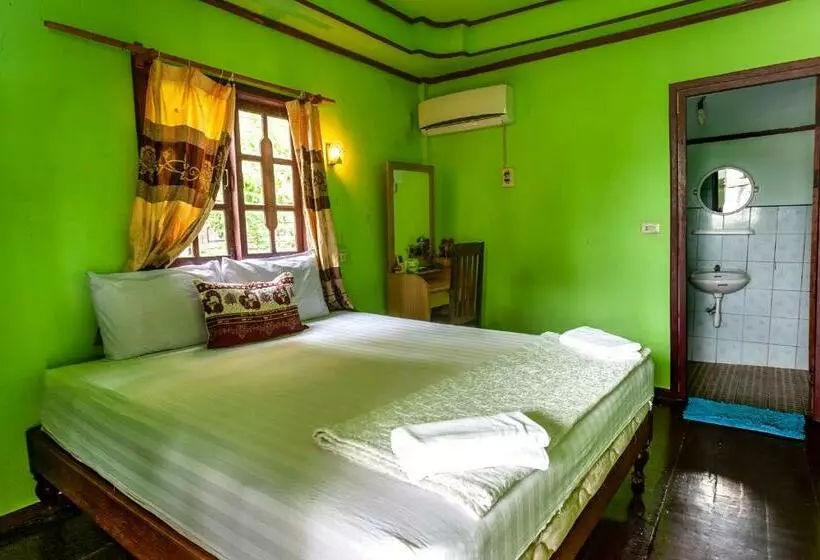 Majatalo Lao Long Riverside And Budget Garden Guesthouse