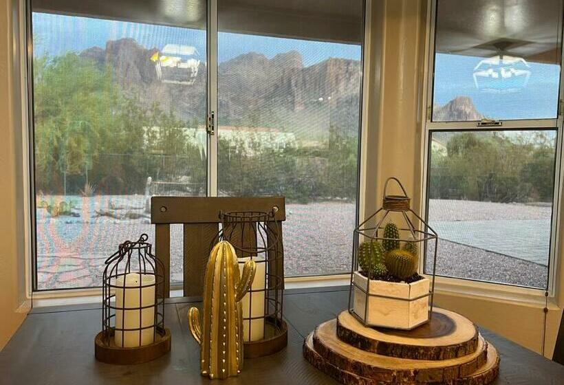 3 Bedroom Retreat With Pool, Spa And Mountain Views