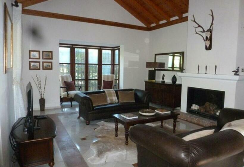 Beautiful Spacious 4 Bed Villa Close To Marbella