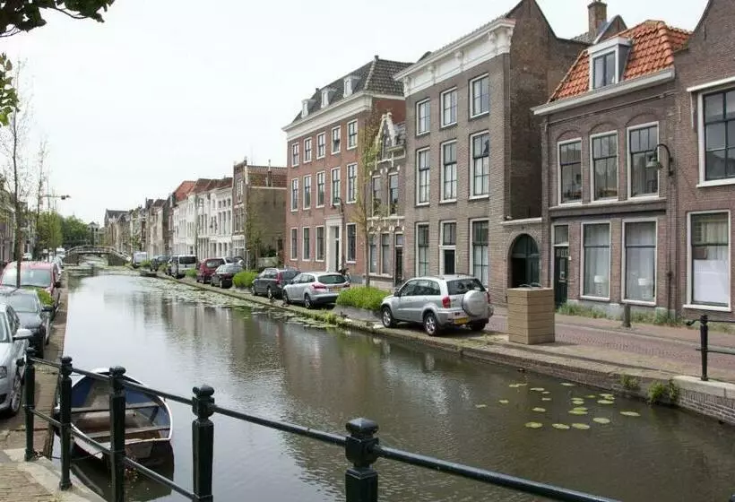 Canal House In Historic City Center Gouda