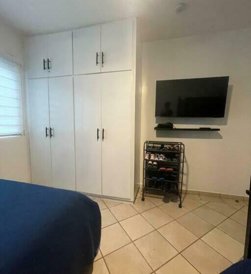 Lovely 1 Bedroom Condo With Pool, Walking Distance To The Beach