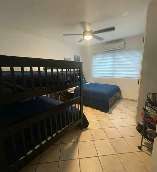 Lovely 1 Bedroom Condo With Pool, Walking Distance To The Beach