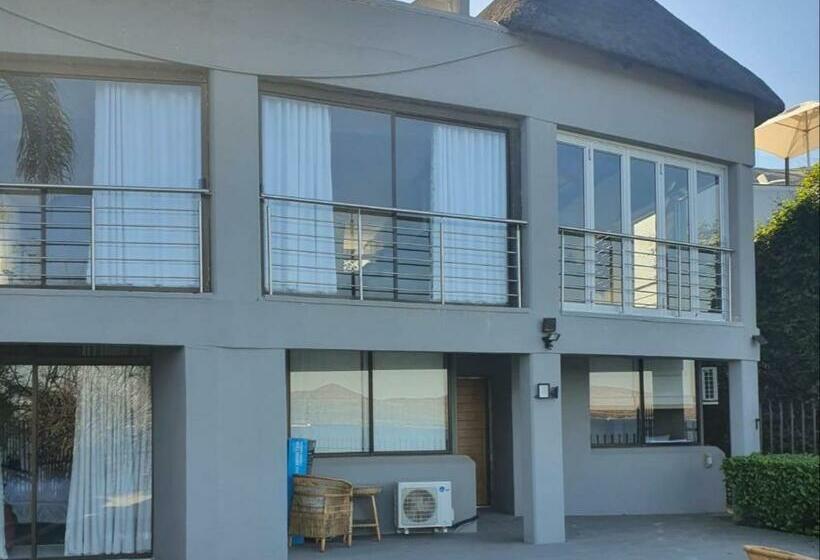 ペンション Living Waters Guest House