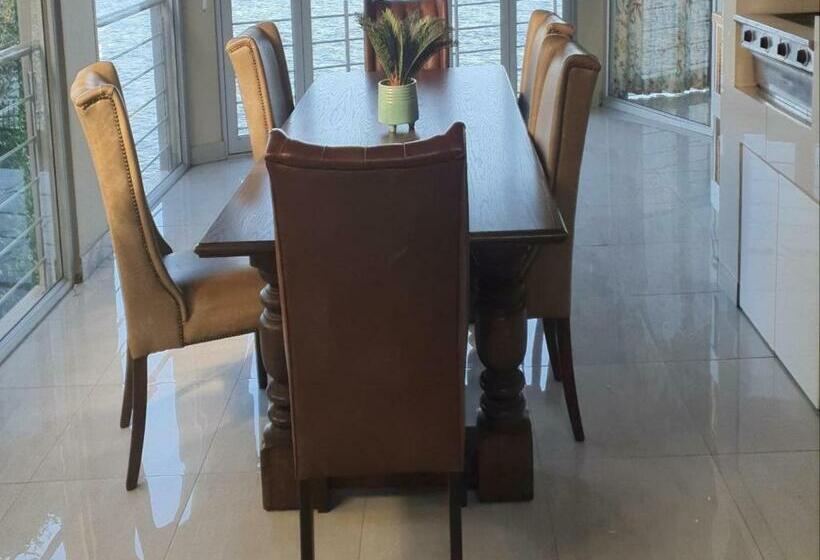 ペンション Living Waters Guest House