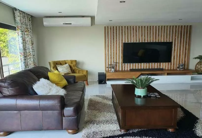 پانسیون Living Waters Guest House