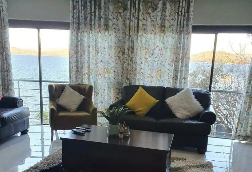 پانسیون Living Waters Guest House