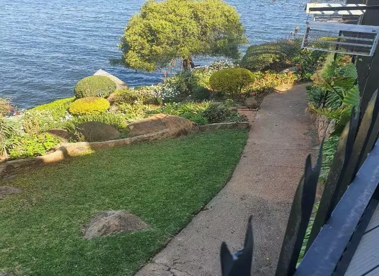 پانسیون Living Waters Guest House