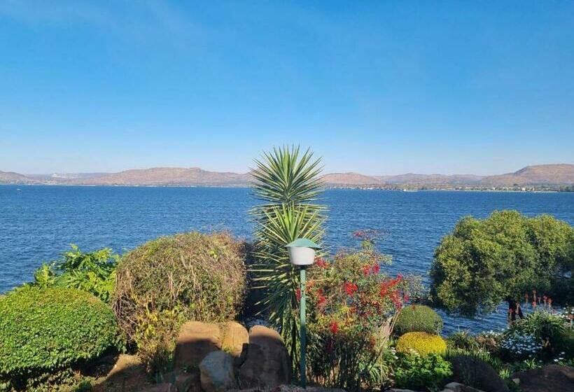 ペンション Living Waters Guest House