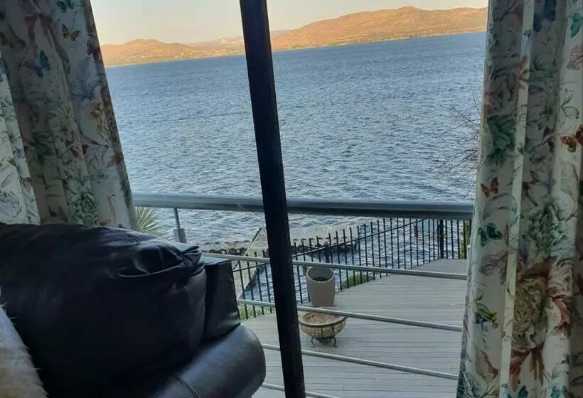 پانسیون Living Waters Guest House
