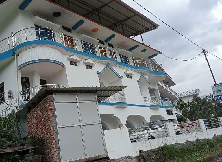 פנסיון Vijaya Palace By Stayapart