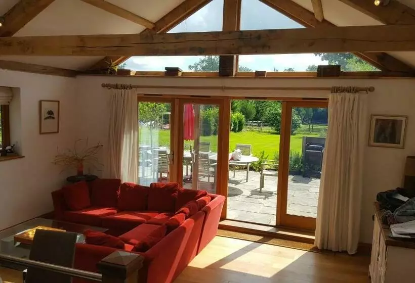 Prestwick Oak   5 Bed Ensuite   Sleeps 14   House With 3 Studios