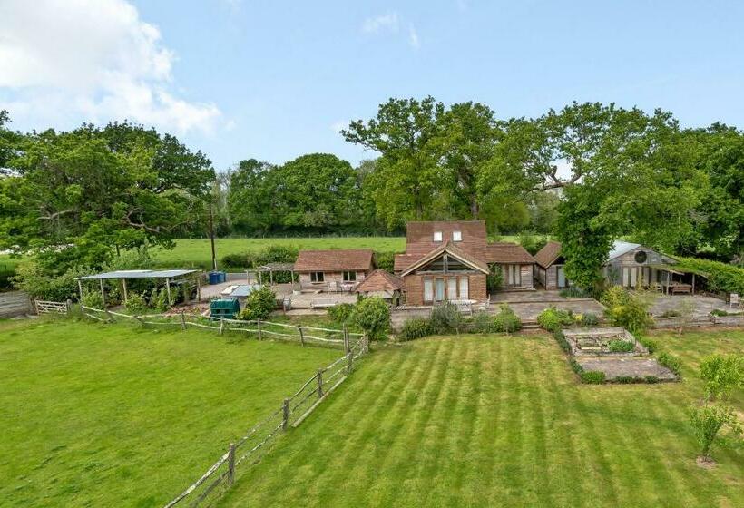 Prestwick Oak   5 Bed Ensuite   Sleeps 14   House With 3 Studios