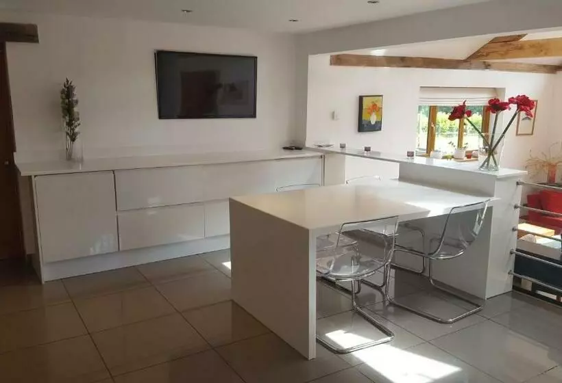 Prestwick Oak   5 Bed Ensuite   Sleeps 14   House With 3 Studios