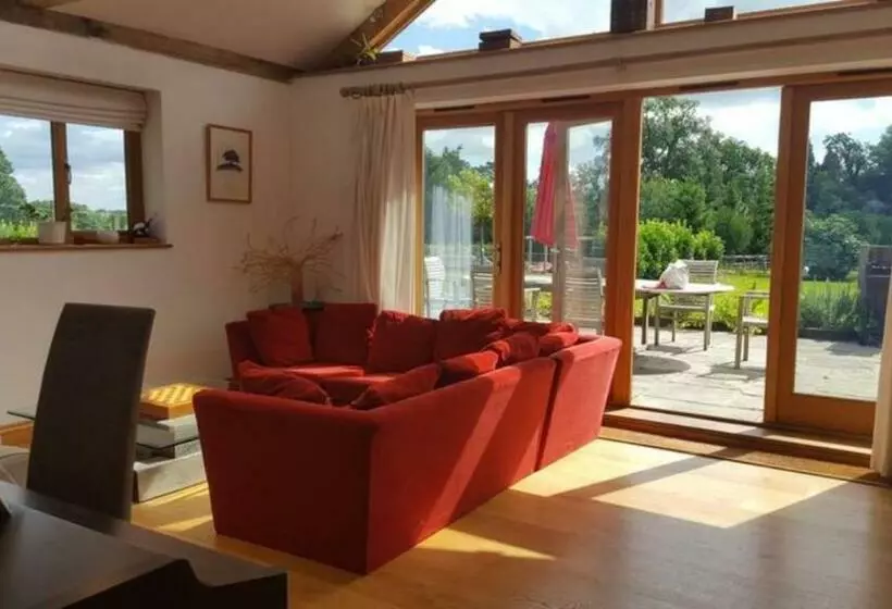 Prestwick Oak   5 Bed Ensuite   Sleeps 14   House With 3 Studios