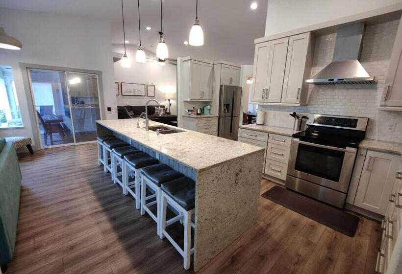 Spacious Oasis Updated Home 3 Bed 2 Bath 7 Min To Nokomis Beach