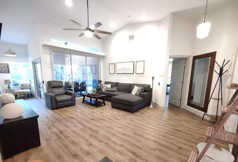 Spacious Oasis Updated Home 3 Bed 2 Bath  7 Min To Nokomis Beach