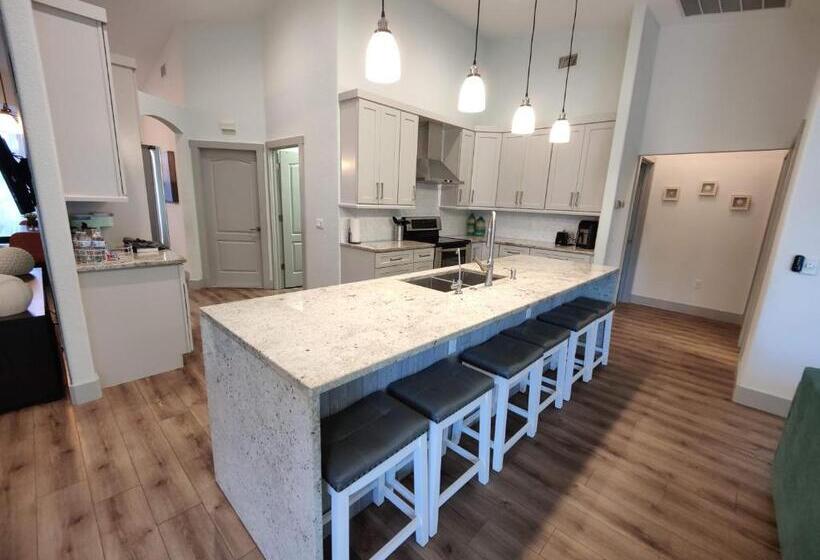 Spacious Oasis Updated Home 3 Bed 2 Bath 7 Min To Nokomis Beach