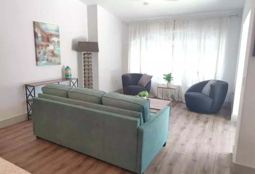 Spacious Oasis Updated Home 3 Bed 2 Bath  7 Min To Nokomis Beach