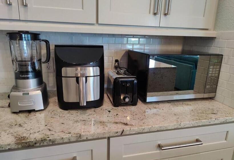 Spacious Oasis Updated Home 3 Bed 2 Bath 7 Min To Nokomis Beach