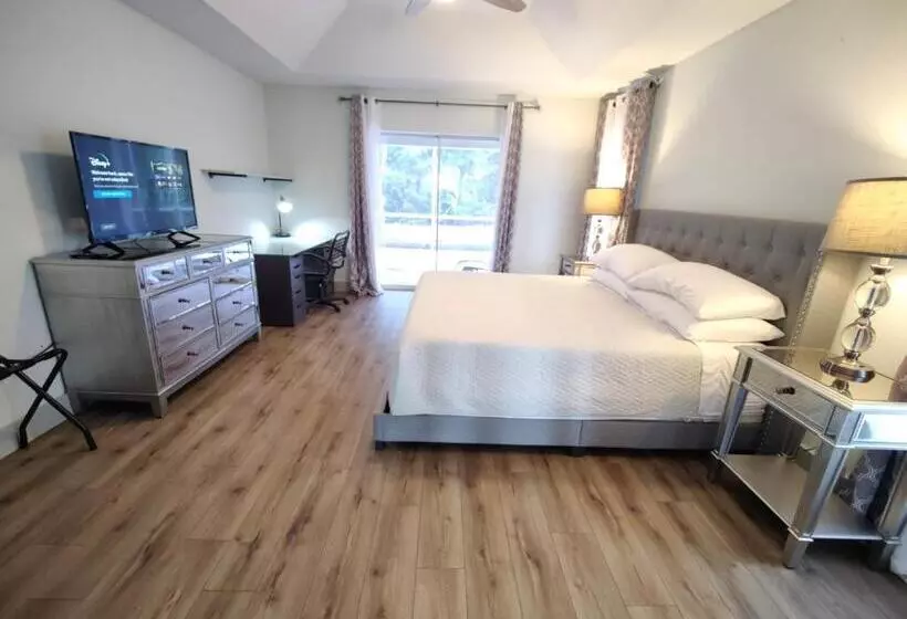 Spacious Oasis Updated Home 3 Bed 2 Bath  7 Min To Nokomis Beach