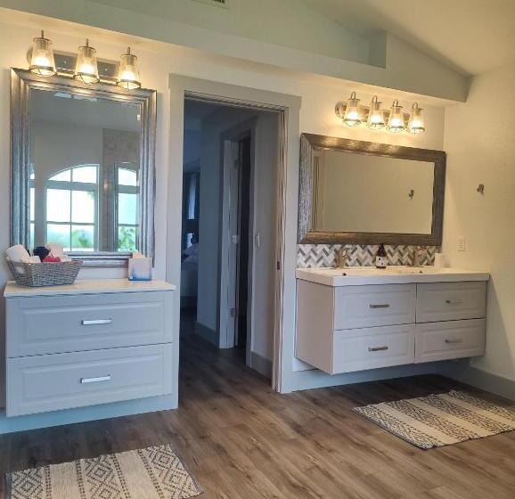 Spacious Oasis Updated Home 3 Bed 2 Bath 7 Min To Nokomis Beach