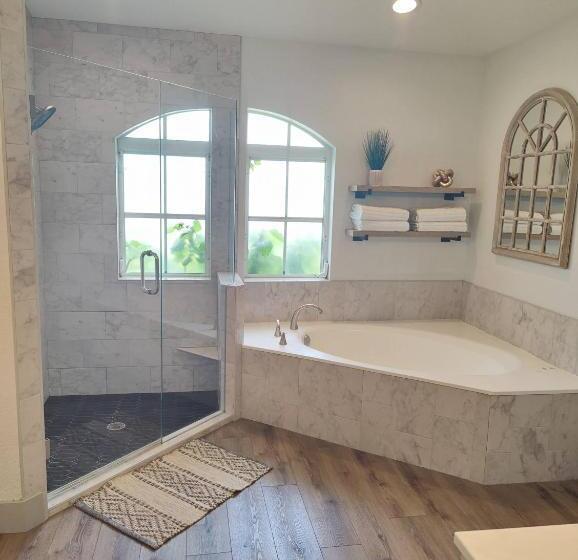 Spacious Oasis Updated Home 3 Bed 2 Bath 7 Min To Nokomis Beach