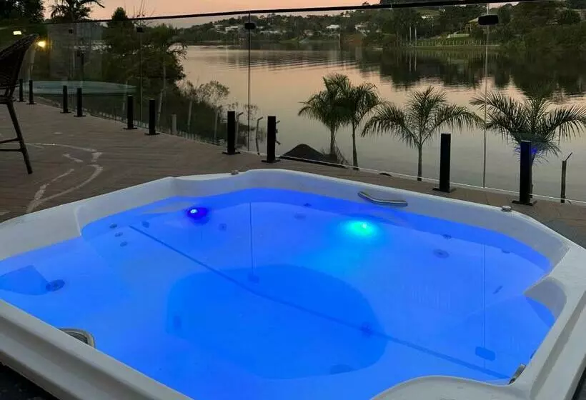 Majatalo Surreal Igaratá Pousada