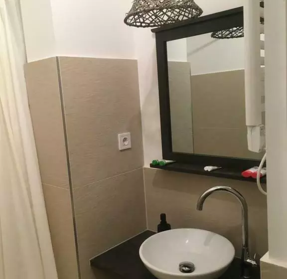 Aladar Apartment