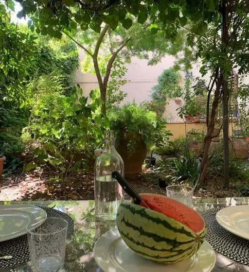 Enchanting Apartment With Patio, Lungarno Firenze