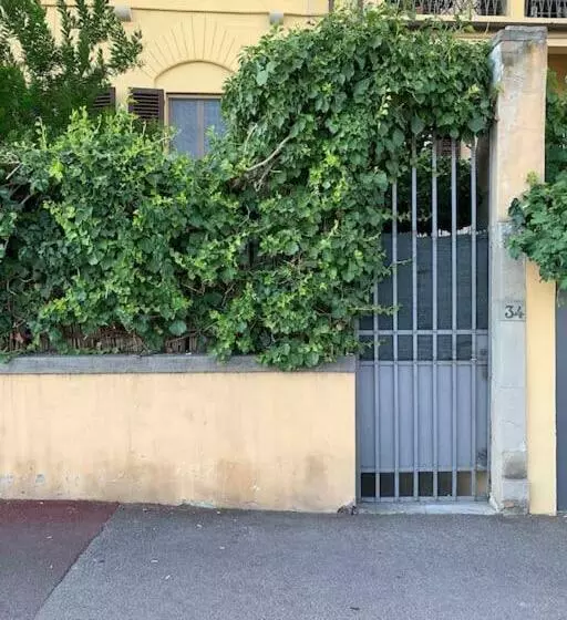 Enchanting Apartment With Patio, Lungarno Firenze