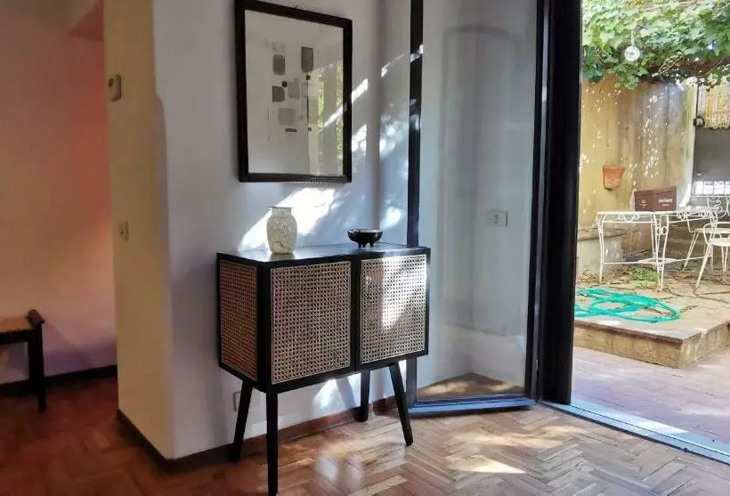 Enchanting Apartment With Patio, Lungarno Firenze