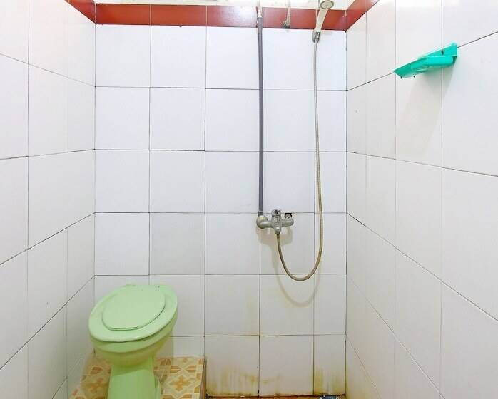 Spot On 91563 Hotel Meilias