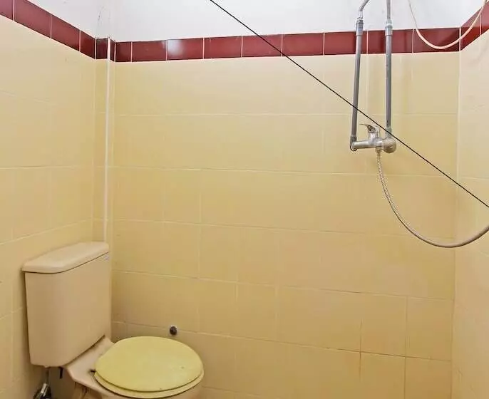 Spot On 91563 Hotel Meilias