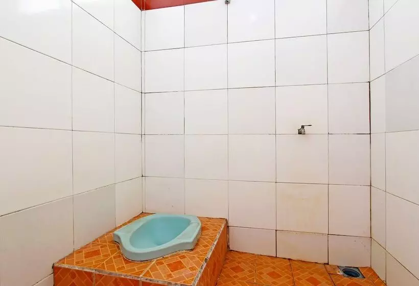 Spot On 91563 Hotel Meilias