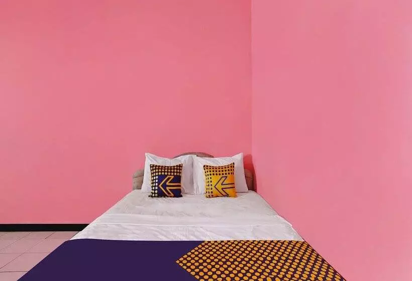 Spot On 91563 Hotel Meilias